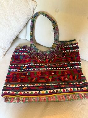 Handwoven Multicolor Guatemalan Tote Bag - Vibrant Red Pattern